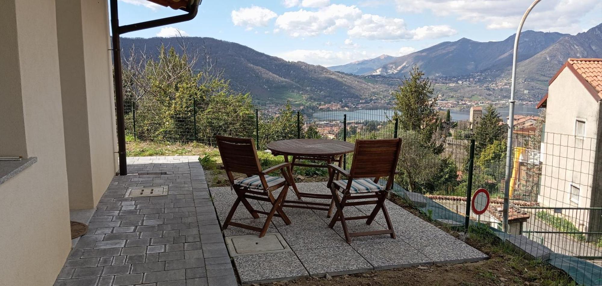 La Dimora Dei Due Laghi Bed & Breakfast Калолциокорте Екстериор снимка